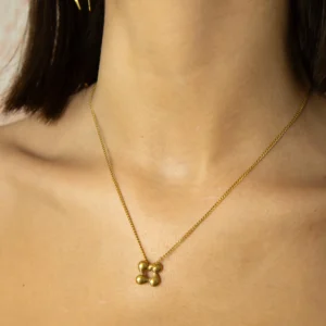 Collar Dorado Trébol Moderno